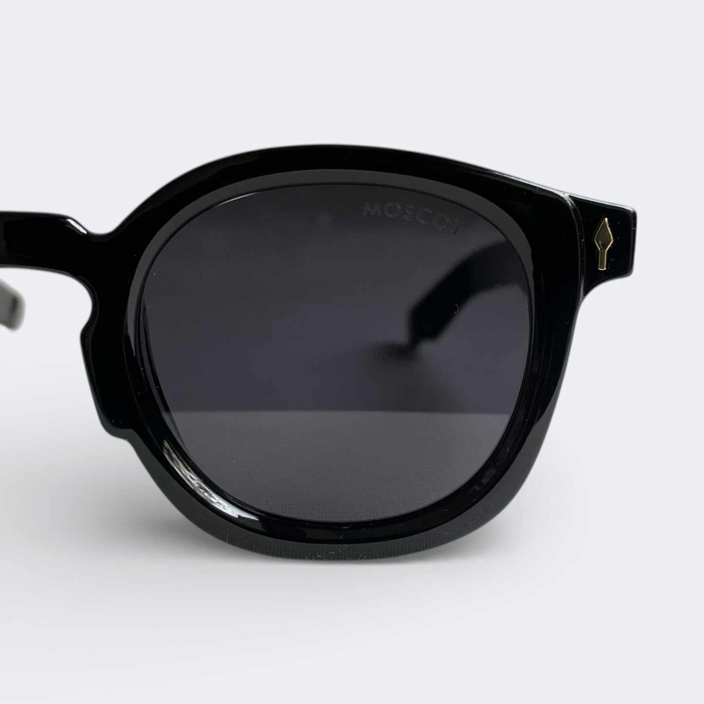 MOSCOT_6821
