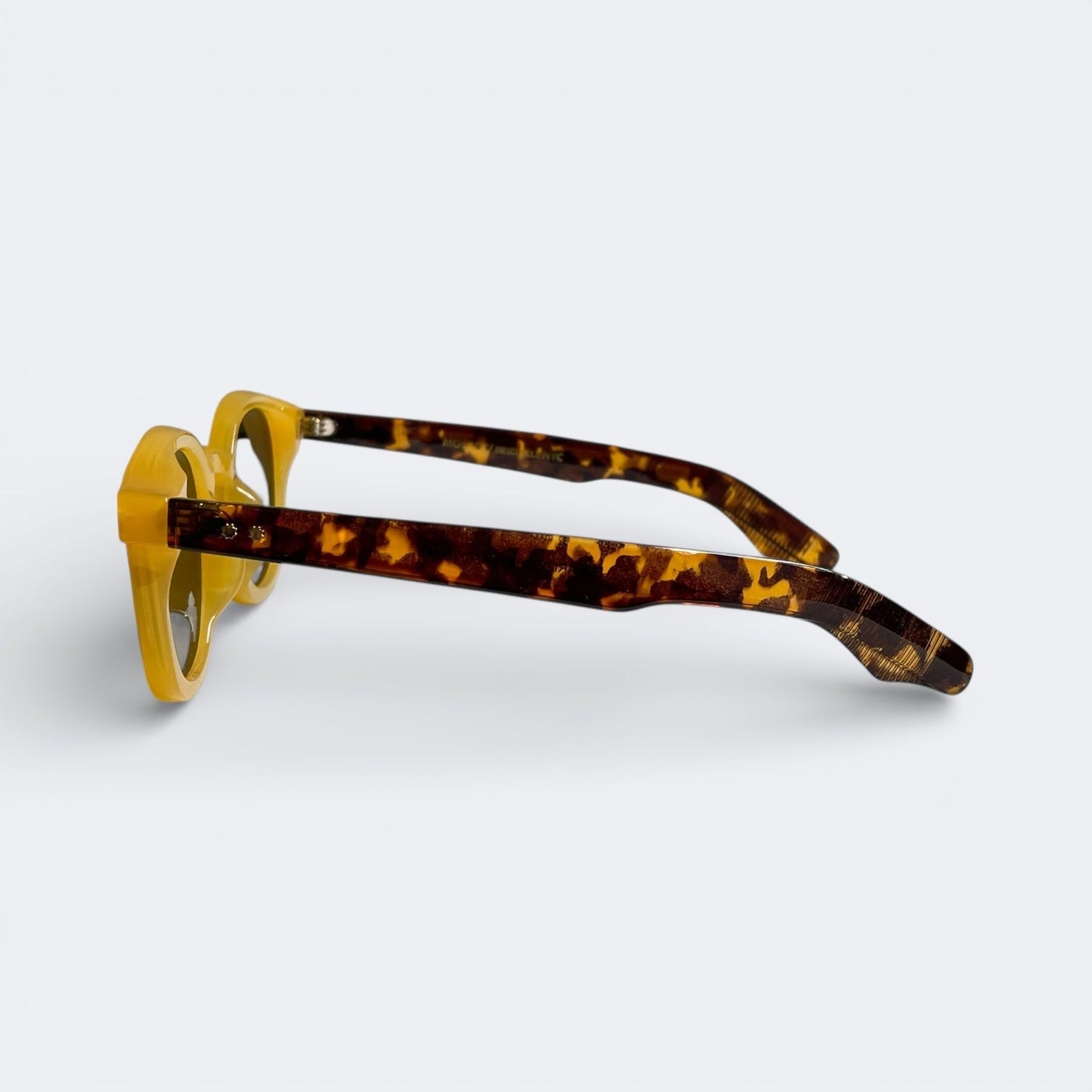 MOSCOT_6820