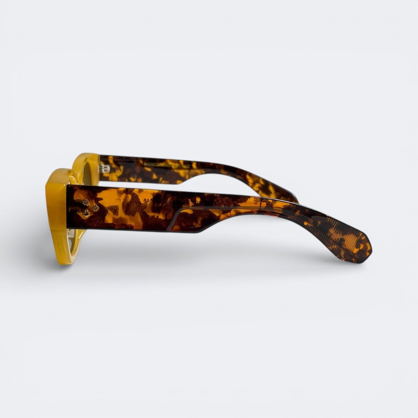 MOSCOT_6814