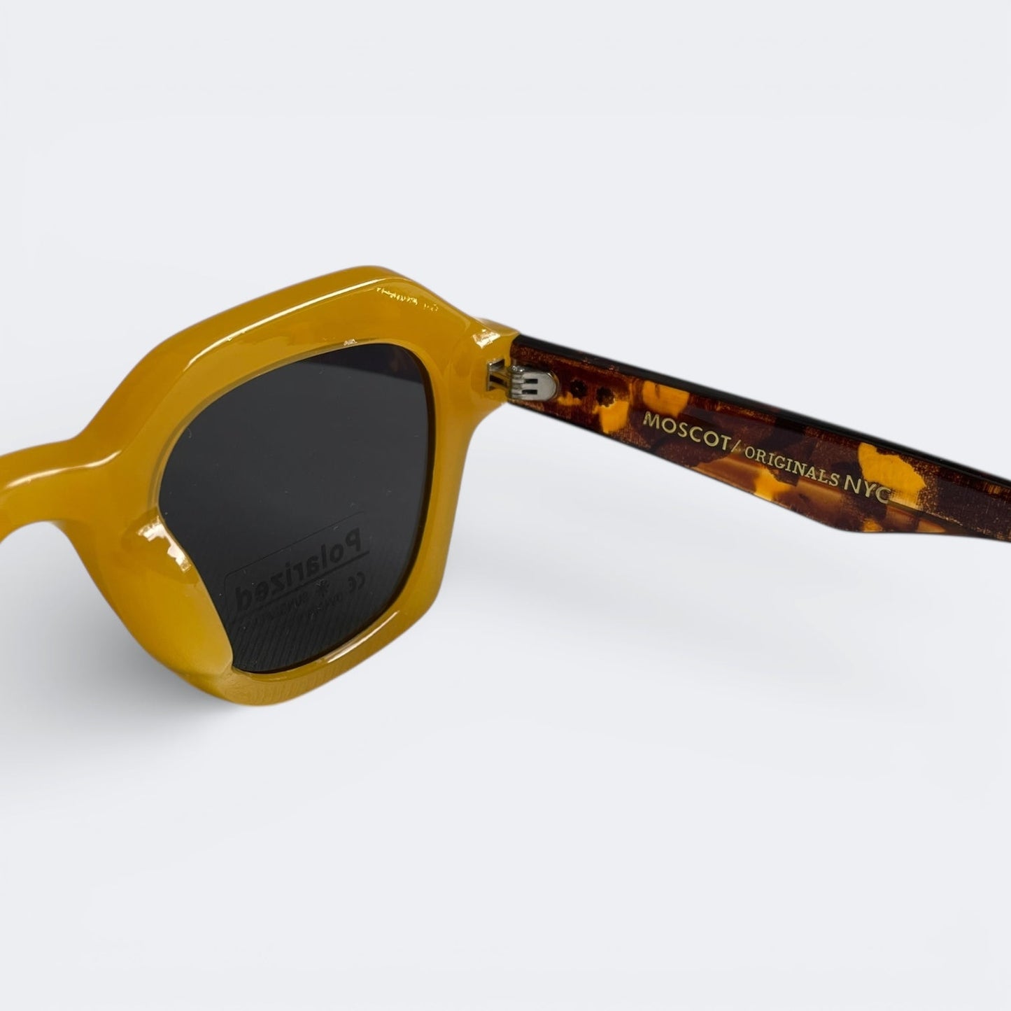 MOSCOT_6816