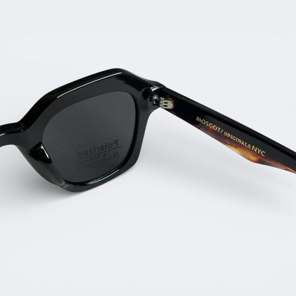 MOSCOT_6817
